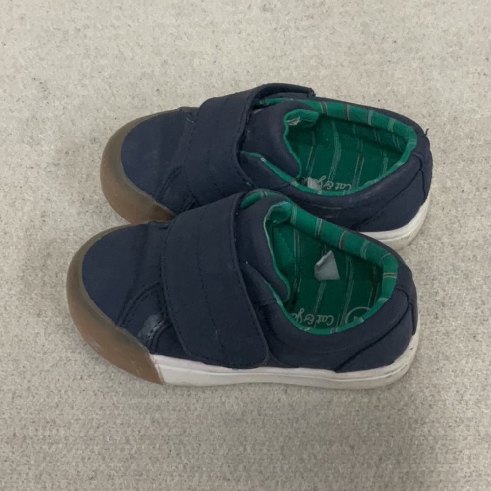 EUC toddler boys cat&jack sneakers with Velcro